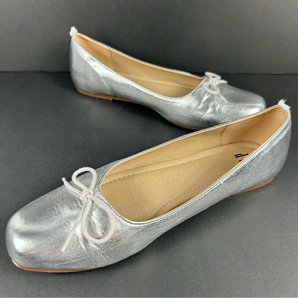 GAP Chic Silver Ballet Flats with Bow Detail Size 9 - Picture 5 of 8